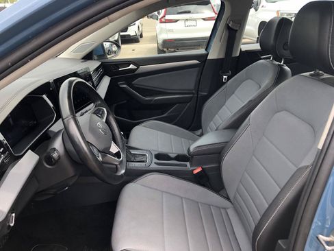 Used 2025 Volkswagen Jetta SE FWD image 18