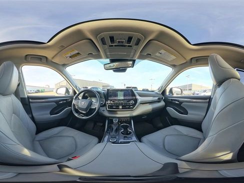 Used 2021 Toyota Highlander Platinum image 37