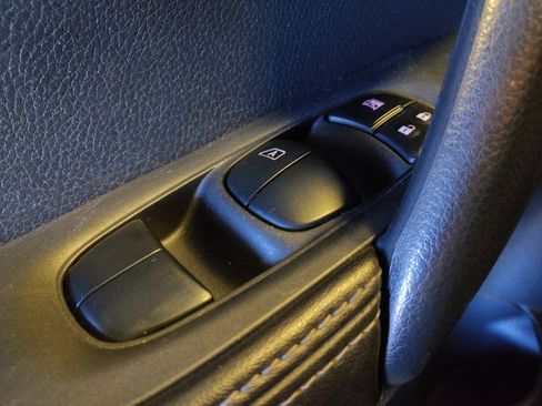 Used 2022 Nissan Rogue Sport S image 27