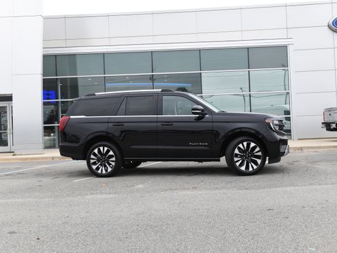 New 2025 Ford Expedition Platinum w/ Driver's Package image 2