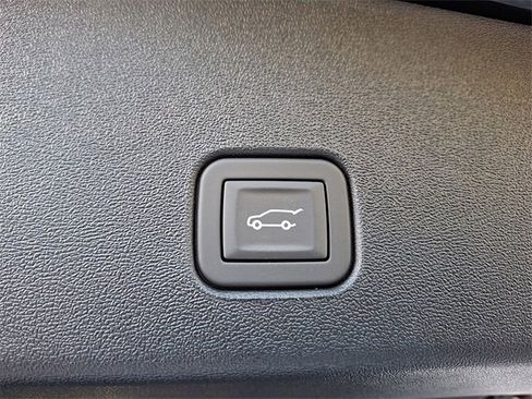 Certified 2025 Cadillac Optiq Sport 1 w/ LPO, ONYX Package image 30