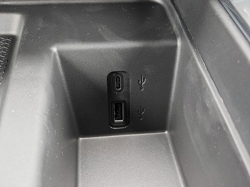 New 2026 GMC Acadia Elevation image 25