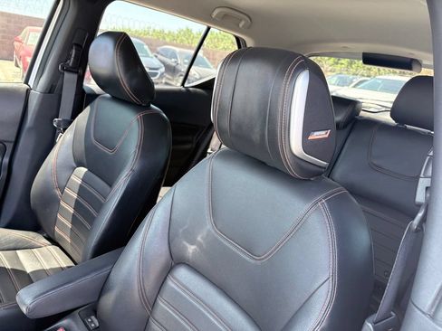Used 2018 Nissan Kicks SR w/ Premium Package FWD image 11