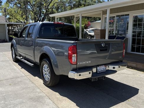 Used 2016 Nissan Frontier SV w/ SV Value Truck Package RWD image 4
