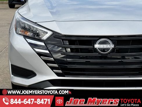 Used 2025 Nissan Versa SV image 5