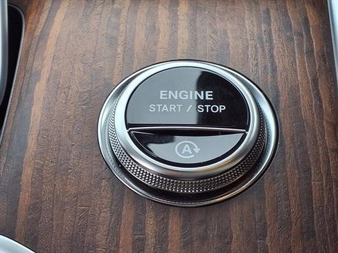 Used 2025 Mercedes-Benz GLC 300 image 25