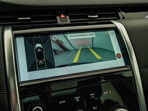 Used 2023 Land Rover Discovery Sport SE image 24