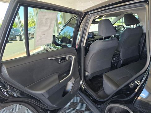 Used 2022 Toyota RAV4 LE AWD/4WD image 32