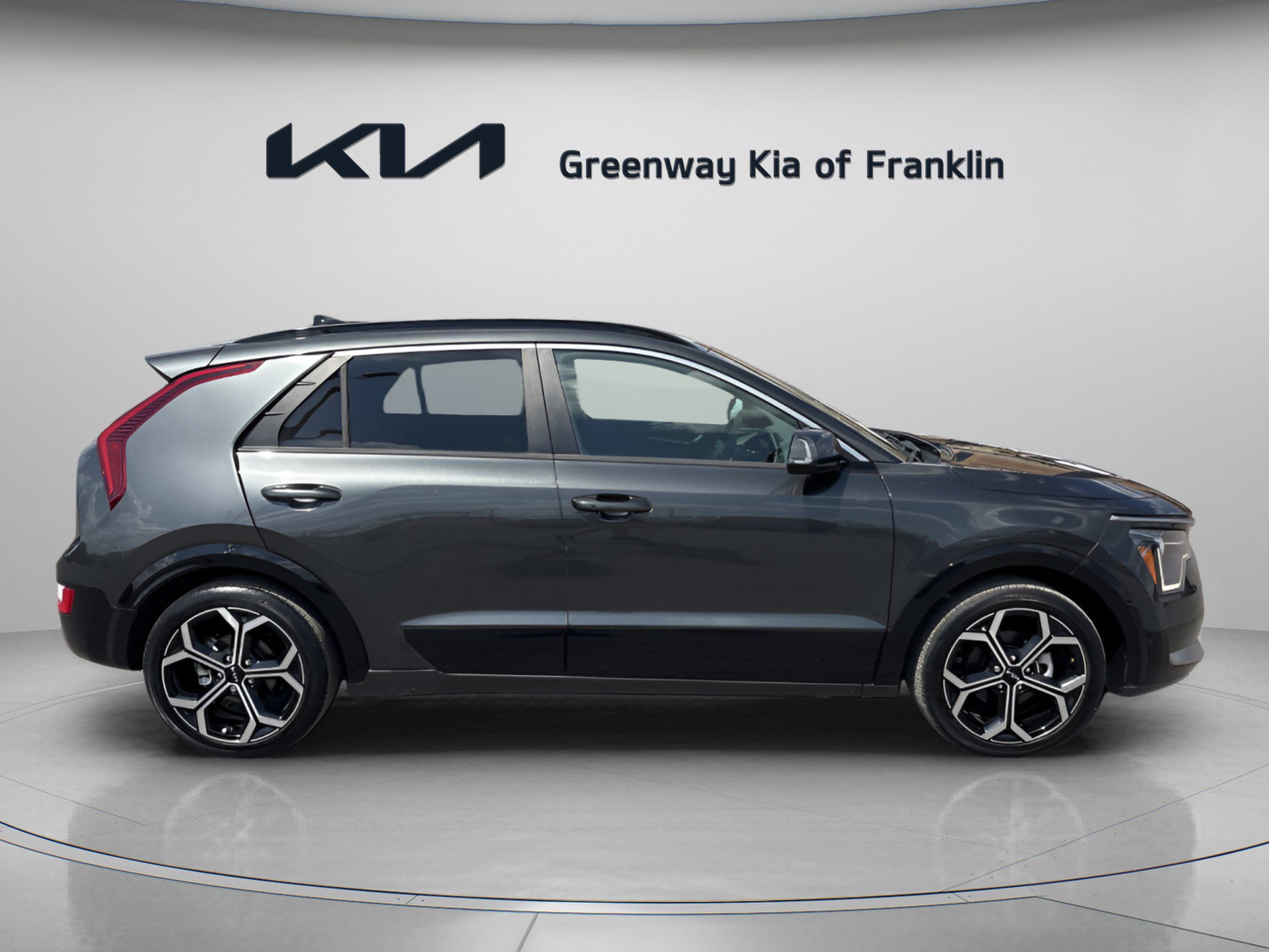Used 2023 Kia Niro EX Touring FWD image 8