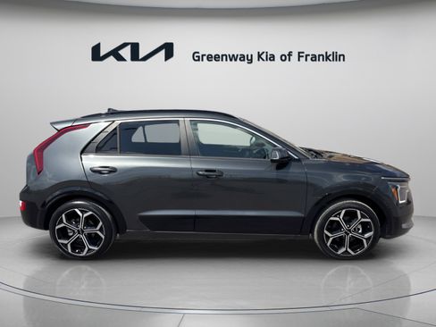 Used 2023 Kia Niro EX Touring FWD image 8
