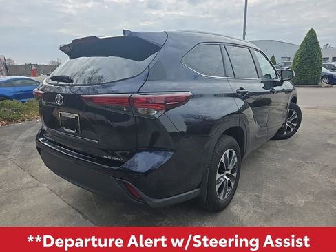 Used 2024 Toyota Highlander XLE image 8