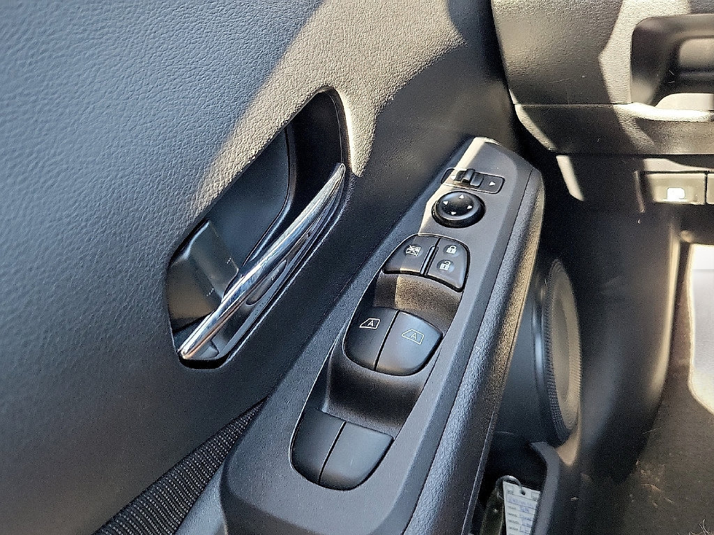 Used 2023 Nissan Kicks SV FWD image 13