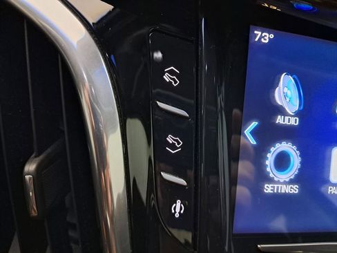 Used 2016 Cadillac Escalade Luxury image 30