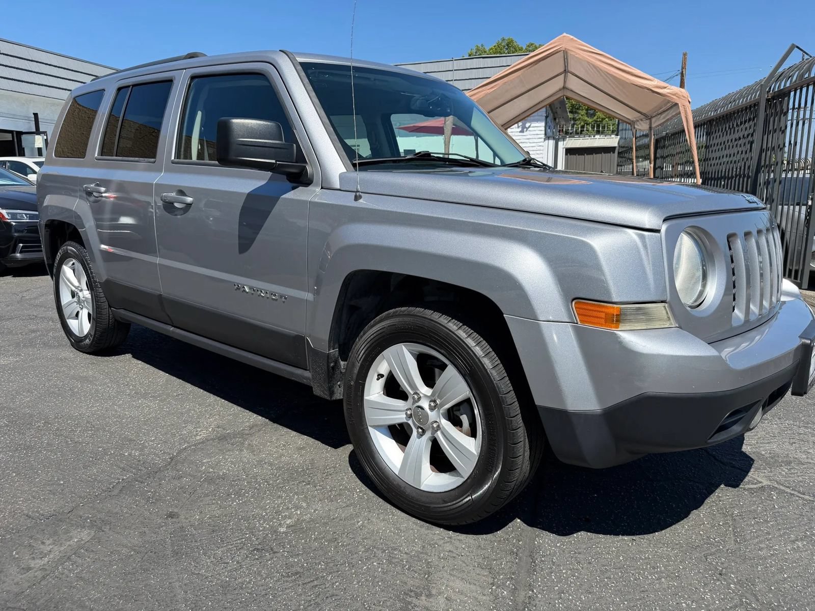 Used 2016 Jeep Patriot Latitude FWD image 12