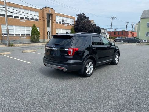 Used 2017 Ford Explorer XLT w/ Equipment Group 202A image 5