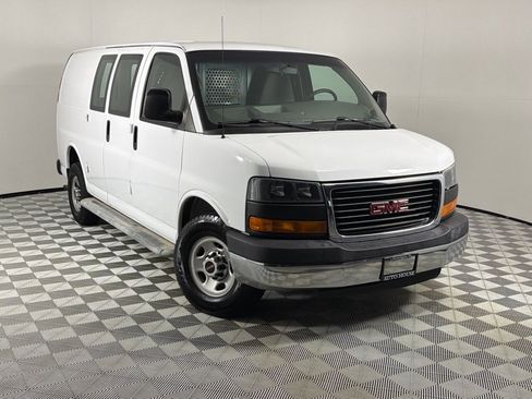 Used 2015 GMC Savana 2500 RWD image 2