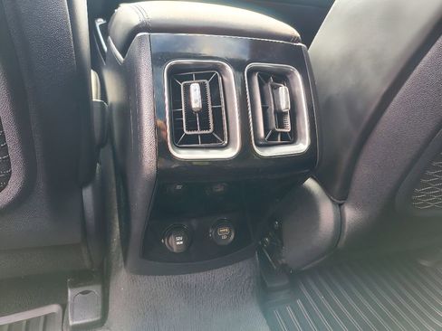 Used 2023 Kia Sorento SX image 31