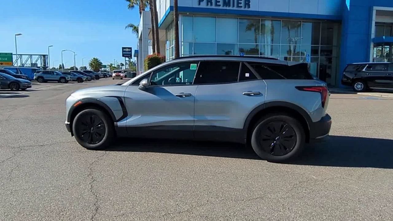 Used 2026 Chevrolet Blazer EV LT w/ Midnight/Sport Edition FWD image 5