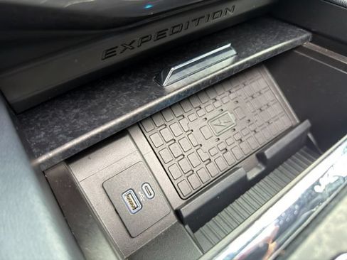 Used 2024 Ford Expedition Limited AWD/4WD image 34