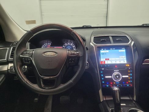 Used 2018 Ford Explorer Platinum AWD/4WD image 22