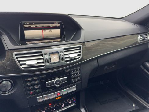 Used 2014 Mercedes-Benz E 350 Sedan image 23