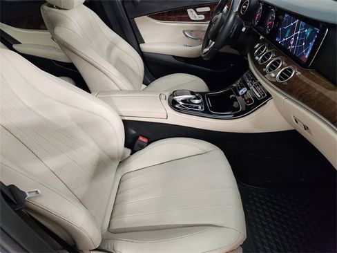 Used 2017 Mercedes-Benz E 400 4MATIC Wagon image 3