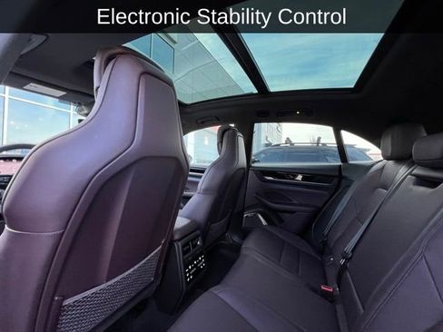 Used 2025 Porsche Macan 4 Electric image 8