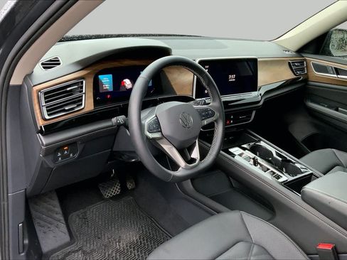 Used 2025 Volkswagen Atlas SE FWD image 17