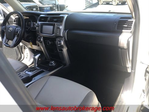 Used 2016 Toyota 4Runner SR5 Premium image 24