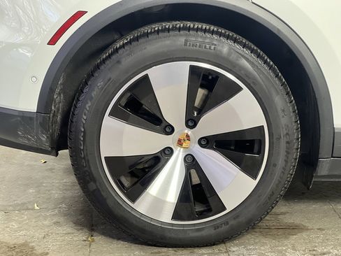 Certified 2024 Porsche Macan 4 Electric image 16