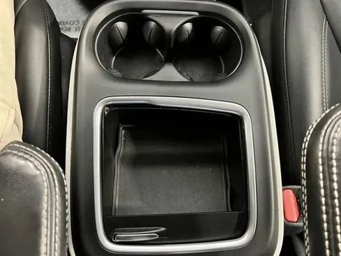 Used 2024 Chrysler Pacifica Touring-L image 48