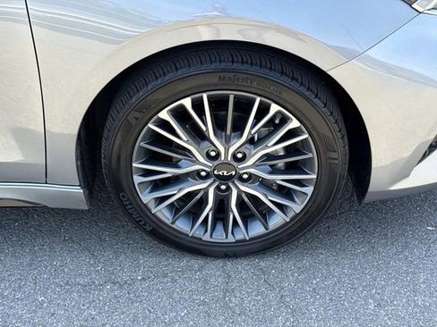 Used 2024 Kia Forte GT-Line w/ GT-Line Premium Package image 7