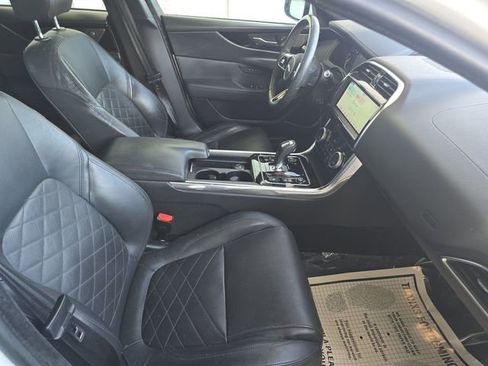 Used 2020 Jaguar XE S image 10