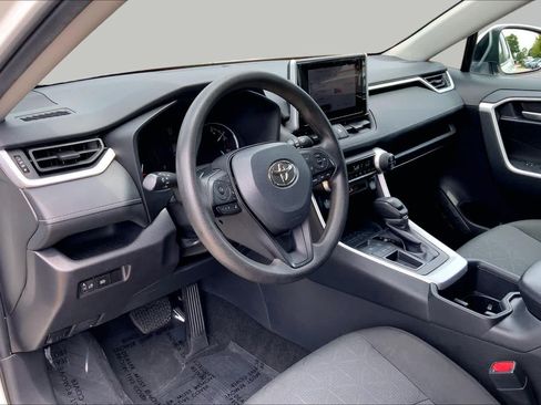 Used 2024 Toyota RAV4 XLE FWD image 17