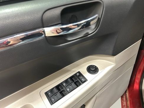 Used 2006 Chrysler 300 C image 11