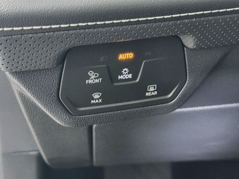 Used 2026 Volkswagen Atlas SE FWD image 16