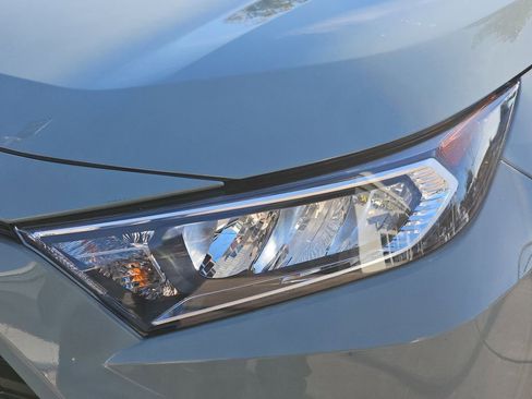 Used 2021 Toyota RAV4 XLE image 33