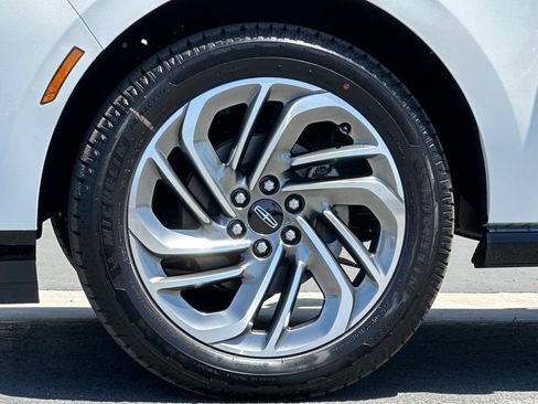 New 2026 Lincoln Navigator Reserve AWD/4WD image 26