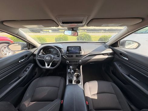 Used 2024 Nissan Altima 2.5 SV FWD image 27