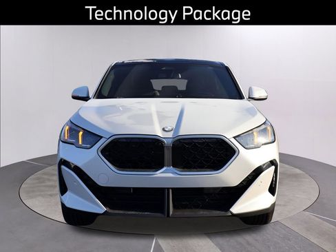 Certified 2025 BMW X2 xDrive28i w/ Technology Package image 3