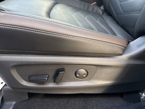 New 2025 Nissan Pathfinder Platinum w/ Black Appearance Package image 15