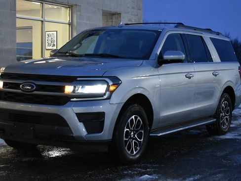 Used 2023 Ford Expedition Max XLT image 9