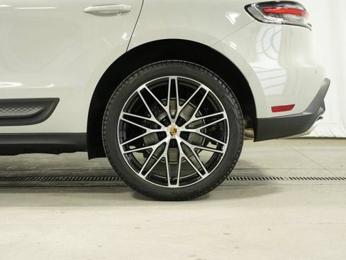 Certified 2026 Porsche Macan AWD/4WD image 42