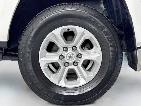 Used 2022 Toyota 4Runner SR5 Premium image 10