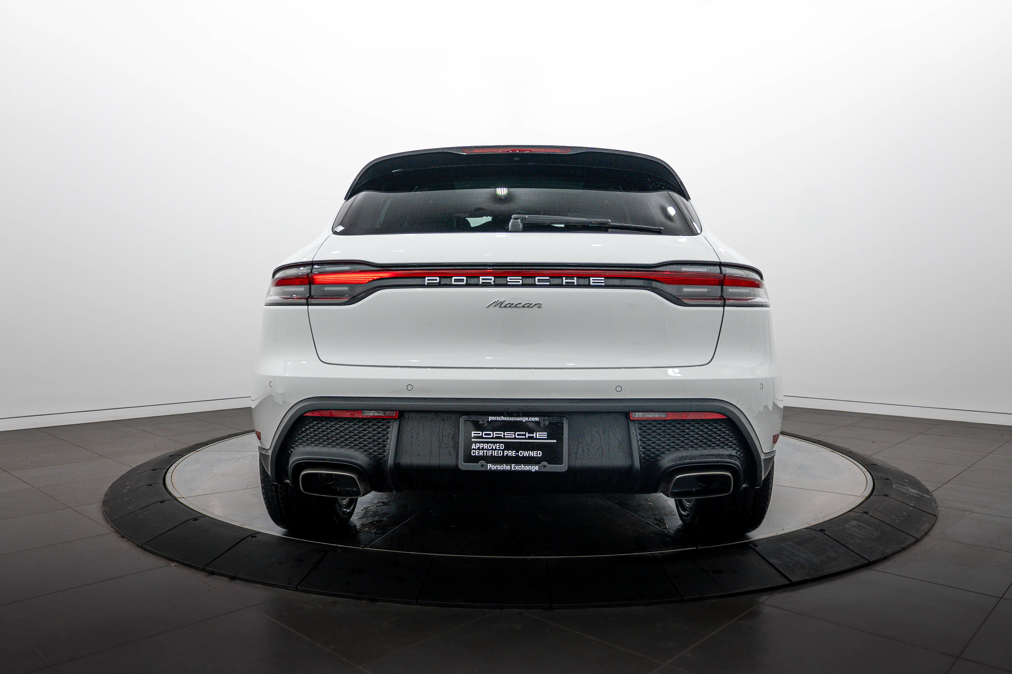 Certified 2026 Porsche Macan AWD/4WD image 6