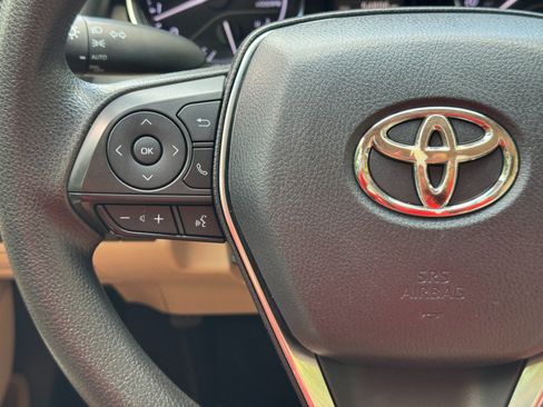 Used 2019 Toyota Camry LE FWD image 19