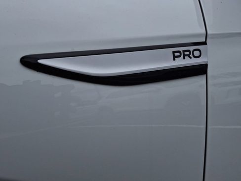 Certified 2025 Volkswagen ID.4 Pro RWD image 31