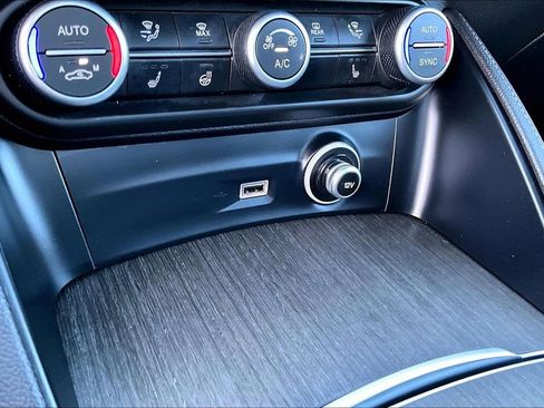Used 2022 Alfa Romeo Stelvio Ti AWD/4WD image 27