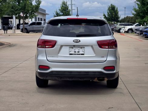 Used 2019 Kia Sorento L FWD image 13