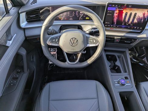 New 2026 Volkswagen Tiguan SE R-Line FWD image 12
